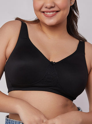 Lace Detailing T-Shirt Bra Black close view